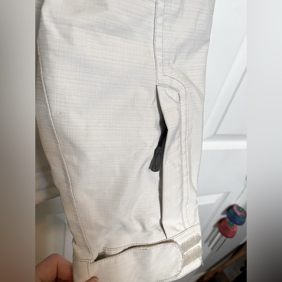Women’s Oakley ski jacket shell. Small - Picture 7 of 8